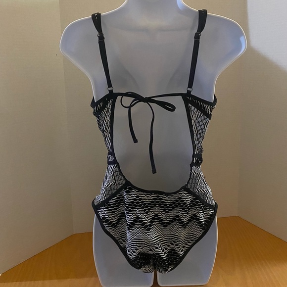 NWOT BECCA Reveal Show & Tell Crochet One-Piece Swimsuit - Picture 7 of 8